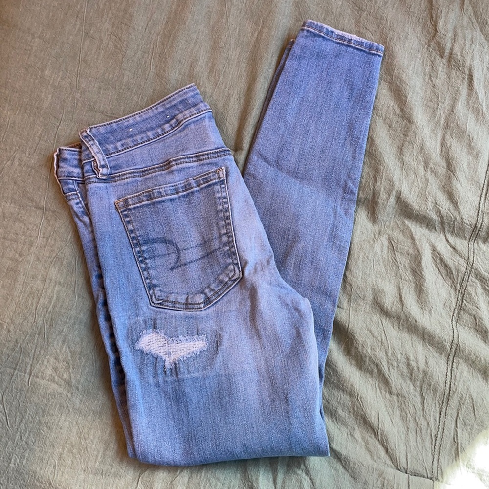 Light Wash American Eagle Ripped Jeans